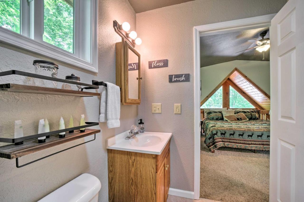 Cozy Whittier Cabin And Yard And Hot Tub, Pets Welcome Exteriör bild
