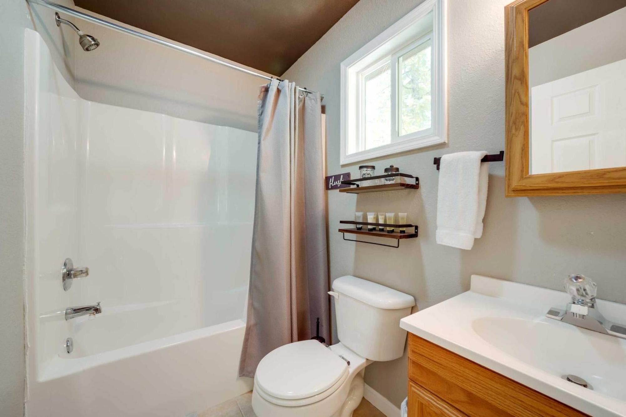 Cozy Whittier Cabin And Yard And Hot Tub, Pets Welcome Exteriör bild