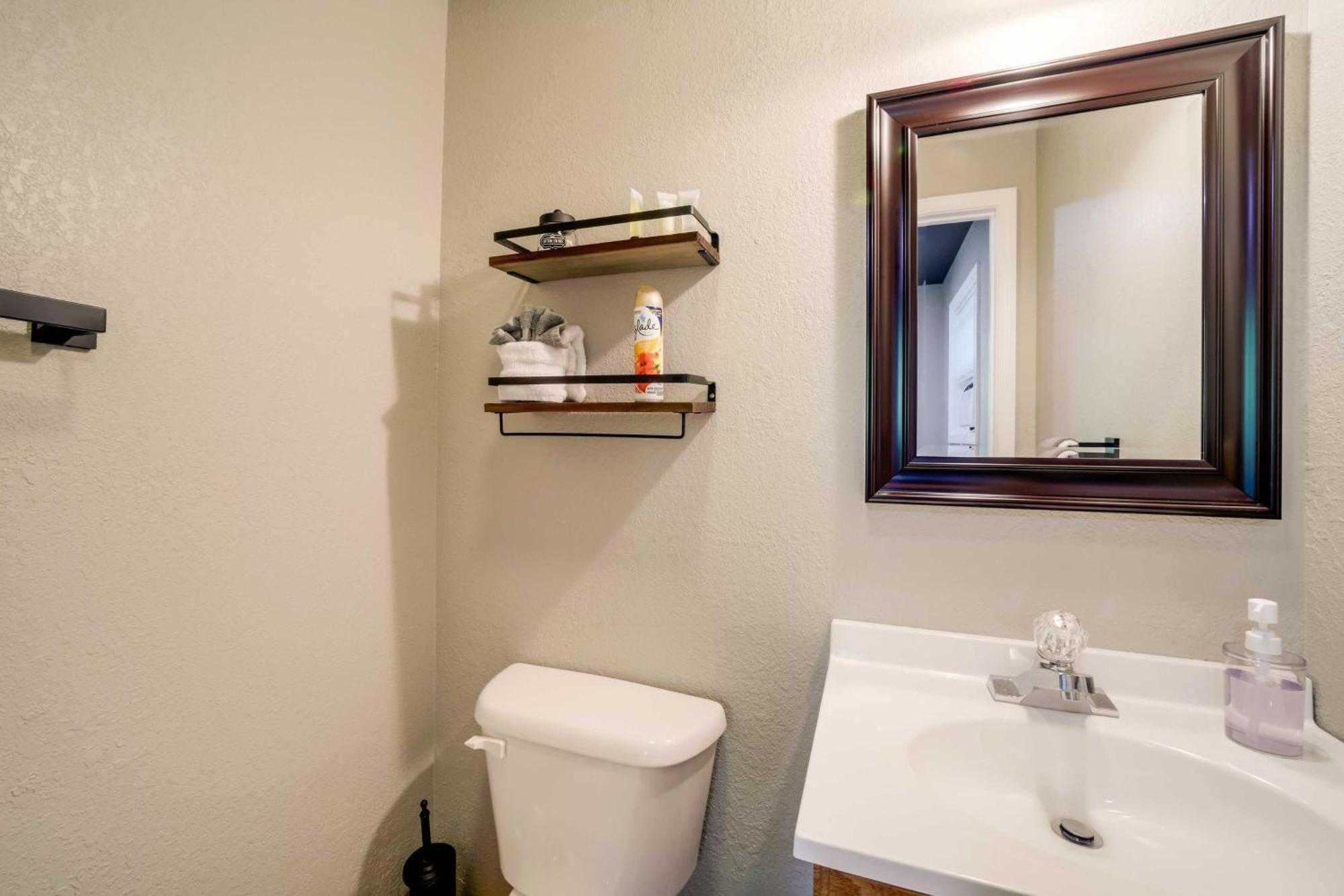 Cozy Whittier Cabin And Yard And Hot Tub, Pets Welcome Exteriör bild